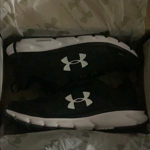 Under Armour charged assert sz 7.5